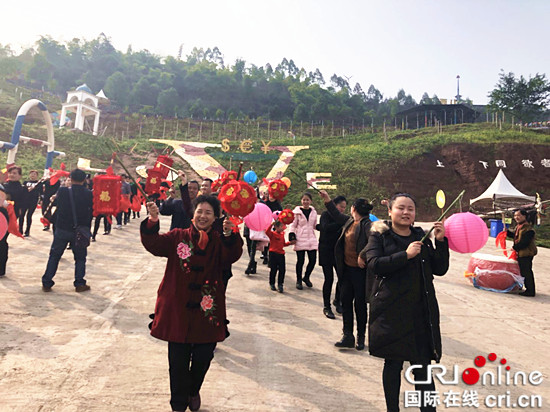 已过审【社会民生】花灯会、猜灯谜 涪陵红酒小镇举办传统节庆活动