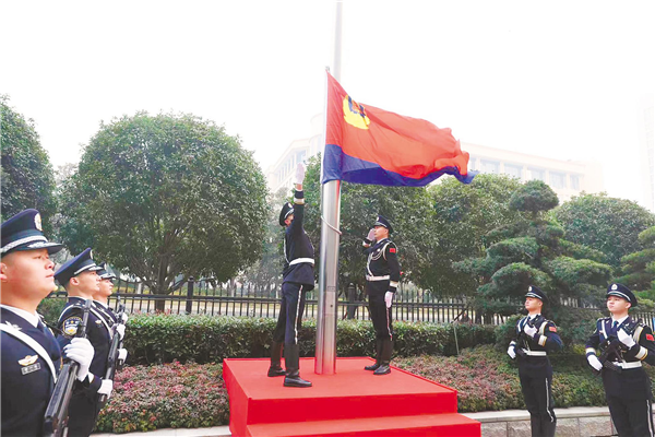 湖北各地多形式庆祝第三个中国人民警察节_fororder_01