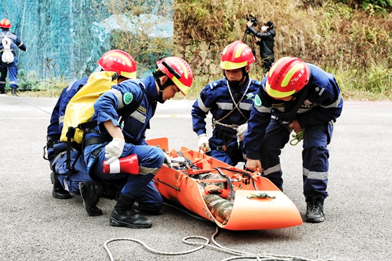 （供稿）贵州旅游大培训大演练大排查专项行动在荔波小七孔景区拉开帷幕_fororder_微信图片_20221216145416