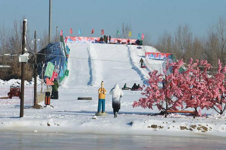 鞍山台安县第二届冰雪节开幕