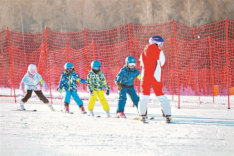 围绕冰雪体育、冰雪旅游、冰雪文化、冰雪制造多点发力 看省交投集团如何助力冰雪经济“破圈”