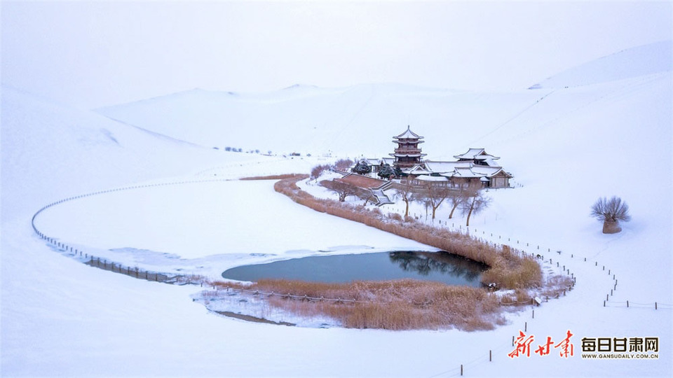 酒泉：瑞雪迎新春 敦煌景如画_fororder_1