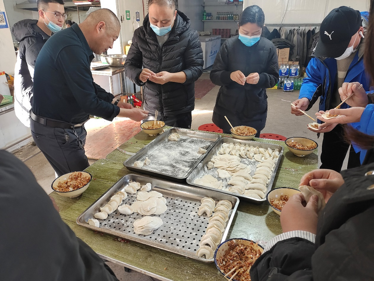 中冶天工北方公司河南开封祥符区全民健身中心项目部举办“包饺子，连情谊，迎冬至”活动_fororder_图片5