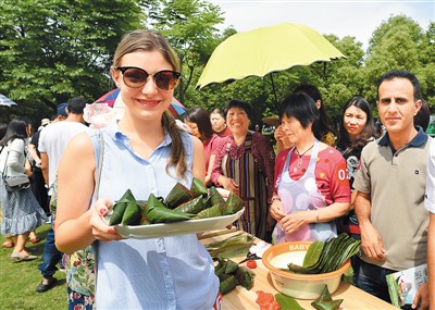 外国游客喜欢来中国过节_fororder_2