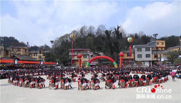 【八桂大地、八桂大地-河池】【移动端】【旅游文体】2018年南丹中国白裤瑶年街节：百鼓齐奏 百枪齐鸣