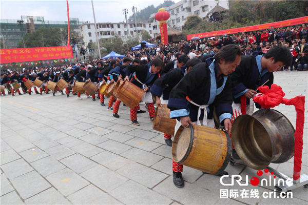 【八桂大地、八桂大地-河池】【移动端】【旅游文体】2018年南丹中国白裤瑶年街节：百鼓齐奏 百枪齐鸣