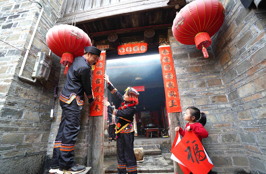 广西灵川：：舂粑粑喝斋茶 传承民俗年味浓