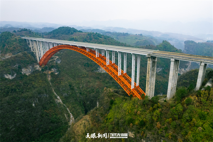 （中首）毕节总溪河大桥：路从山中来 天堑变通途