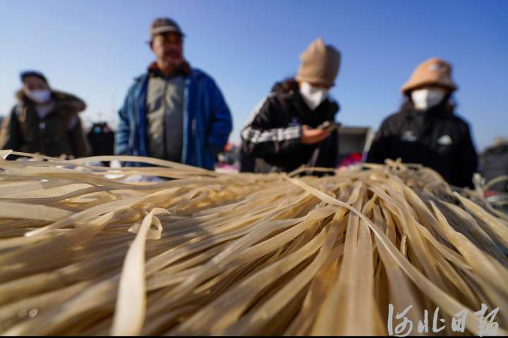 河北遵化： 购年货 迎新年