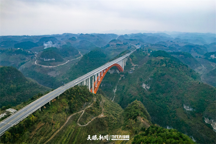 （中首）毕节总溪河大桥：路从山中来 天堑变通途