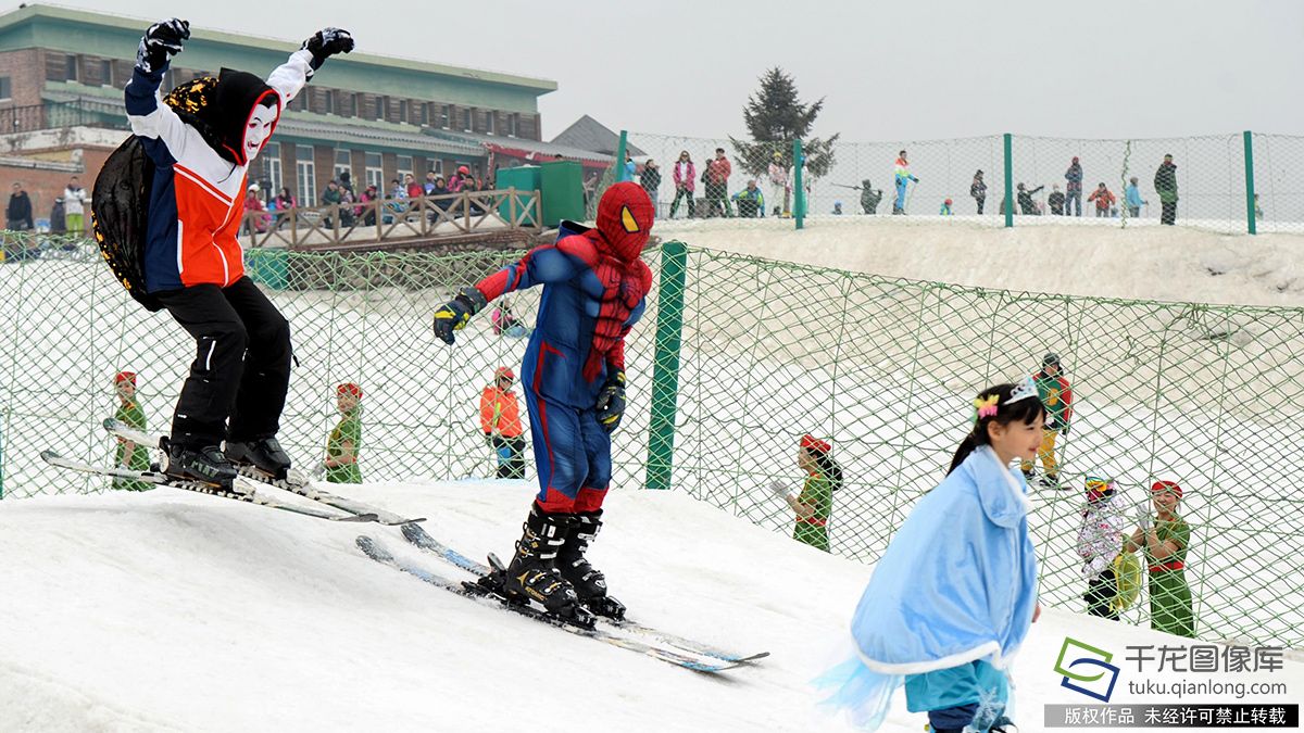 雪地Cosplay秀开启北京南山春雪狂欢季