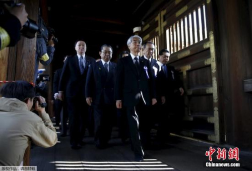 安倍的权宜之计：日本战败日，不拜靖国神社