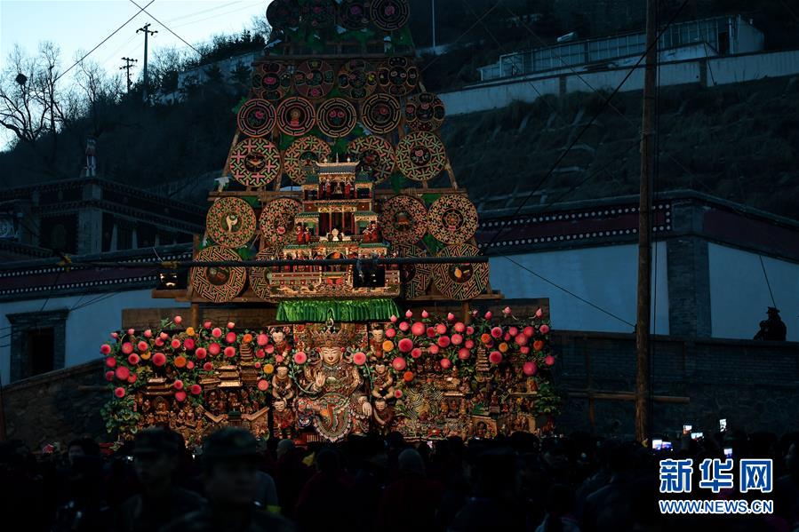 酥油花“绽放”塔尔寺