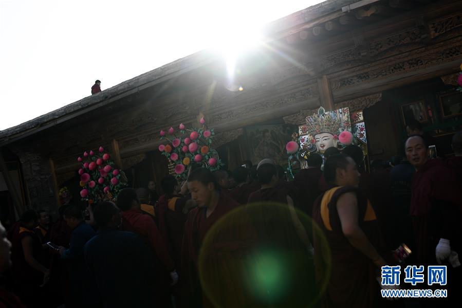 酥油花“绽放”塔尔寺