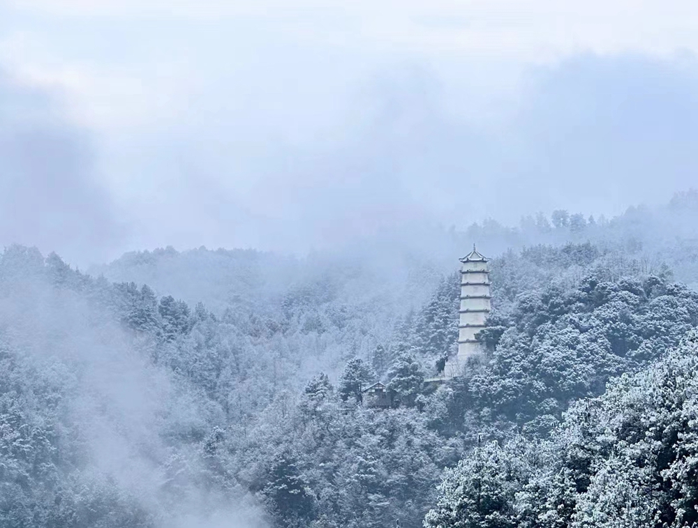 贵州多地迎降雪 白色大地景色美_fororder_微信图片_20221229114423