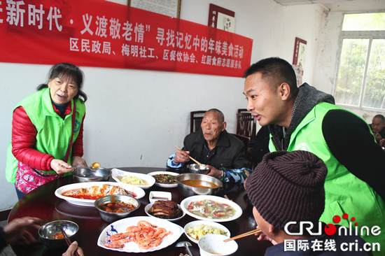 已过审【社会民生】积极推进志愿服务 大渡口敬老院开展趣味运动会