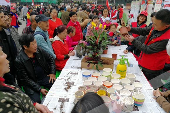 【区县联动】【沙坪坝】【区县联动 列表】沙坪坝石井坡开展全民学雷锋志愿服务