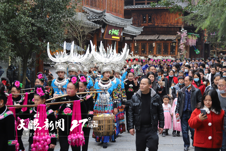 贵州旅游市场热 游客玩得嗨