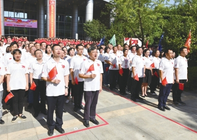 热烈庆祝中华人民共和国成立70周年 福建联通隆重举行“同升国旗、同唱国歌”大型活动