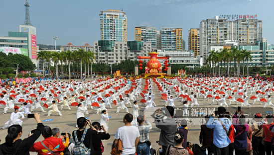 【八桂大地-图文】龙狮竞舞 梧州市举办2018龙狮闹元宵大型展示活动