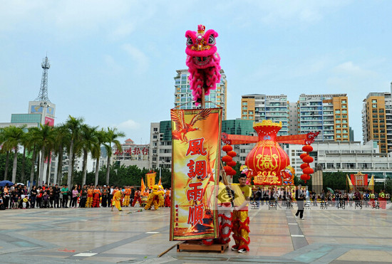 【八桂大地-图文】龙狮竞舞 梧州市举办2018龙狮闹元宵大型展示活动