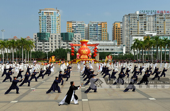 【八桂大地-图文】龙狮竞舞 梧州市举办2018龙狮闹元宵大型展示活动