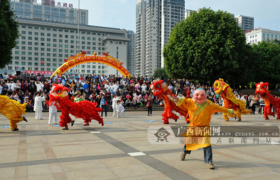 【八桂大地-图文】龙狮竞舞 梧州市举办2018龙狮闹元宵大型展示活动