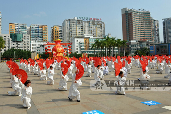 【八桂大地-图文】龙狮竞舞 梧州市举办2018龙狮闹元宵大型展示活动