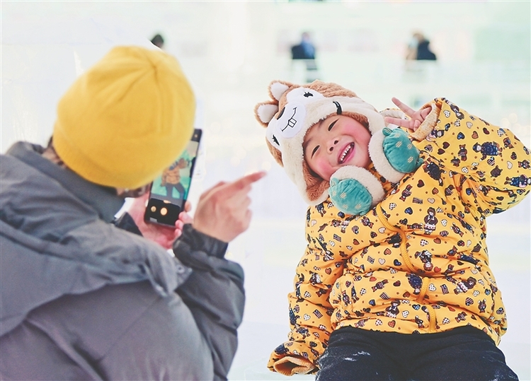 八方游客热赞龙江冰雪旅游