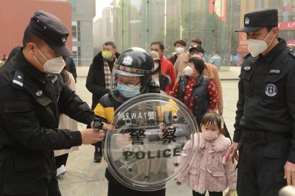 【原创】“警”彩纷呈 重庆渝中公安举办“中国人民警察节”暨110宣传日活动_fororder_微信图片_20230110161330(1)