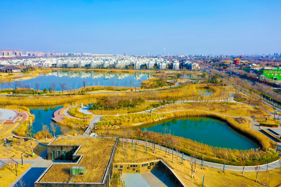 河南开封：湿地公园美景如画