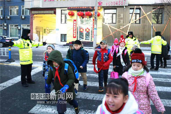 【龙江要闻】交警开启“护学模式” 早高峰查处交通违法271件