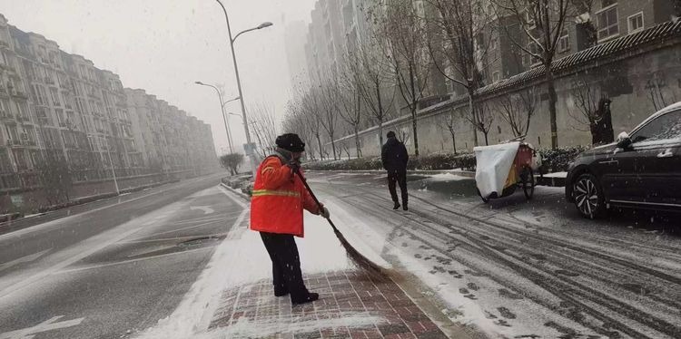 （原创）石家庄市裕华区：“以雪为令” 全力做好清雪工作_fororder_微信图片_20230209144259