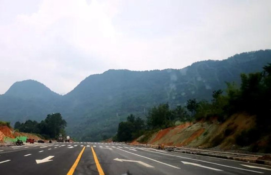 【行游巴渝 摘要】重庆秀山县城至川河盖旅游区快速通道9月底通车