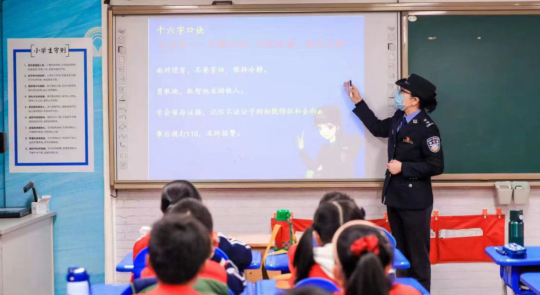 【原创】重庆黄泥塝派出所社区民警蔺丹丹：用一颗心温暖百家心_fororder_微信图片_20230113122131