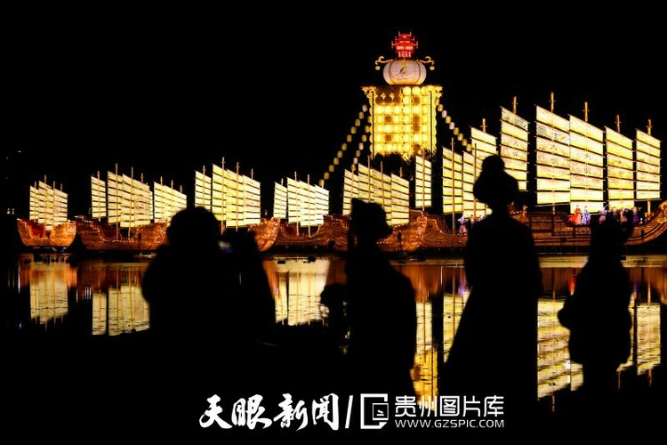 贵阳：夜色美 年味浓