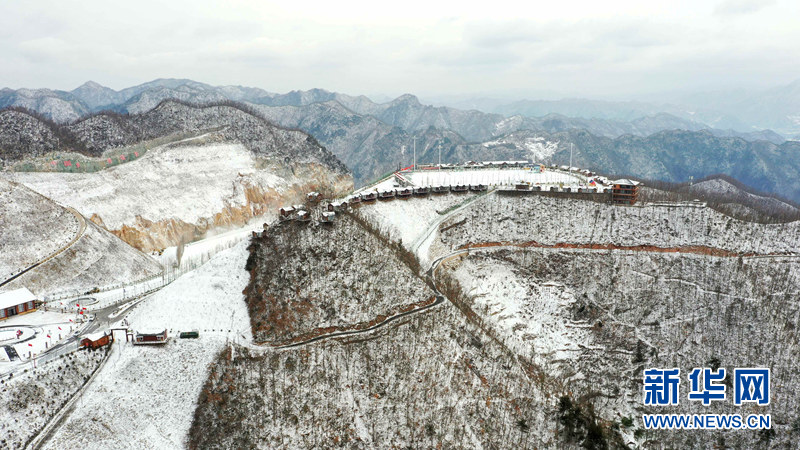 湖北保康：冬雪落山村 清新似水墨