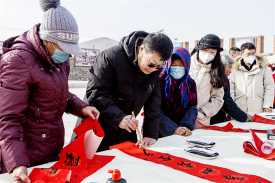 锦州虎溪民俗文化村迎新春大地摄影艺术展启幕_fororder_图片4