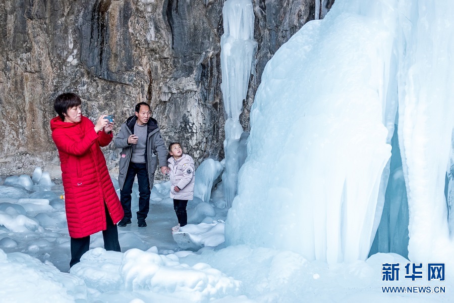 安阳林州：千瀑沟冰雪醉游人