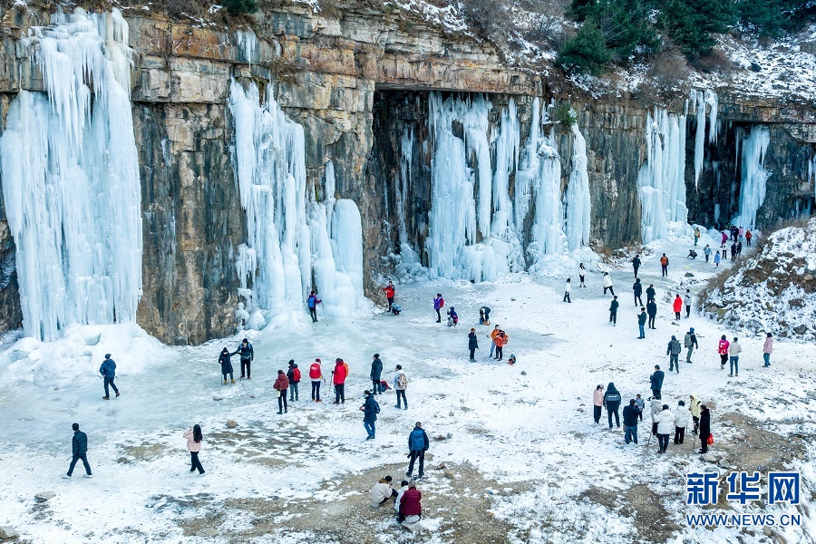 安阳林州：千瀑沟冰雪醉游人