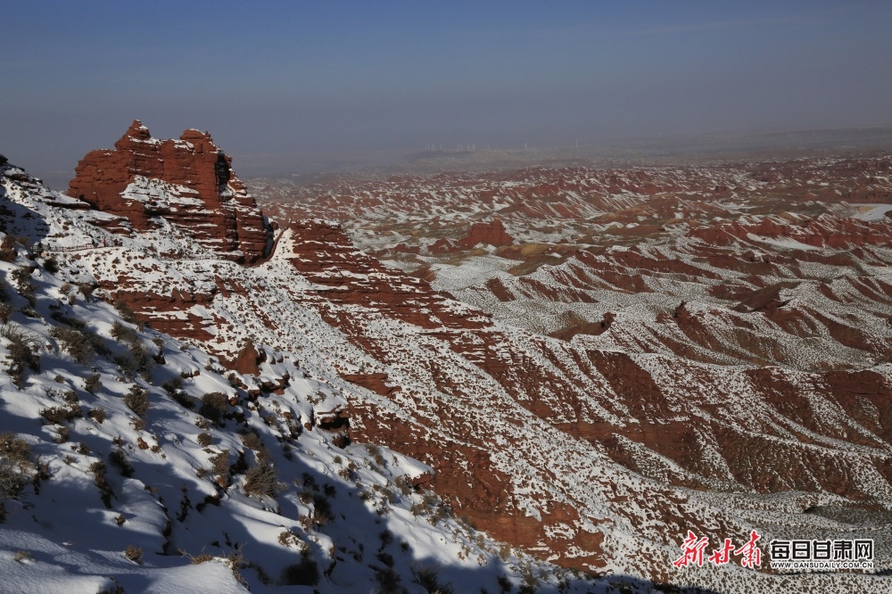 张掖：粉妆玉砌迎远客 雪映丹霞醉春风_fororder_4