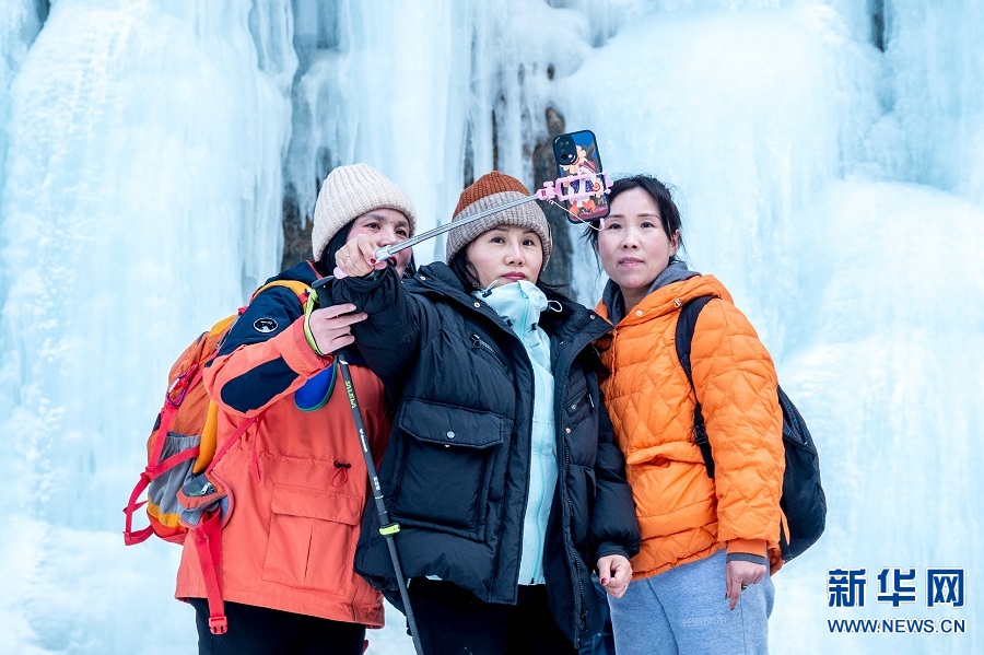 安阳林州：千瀑沟冰雪醉游人