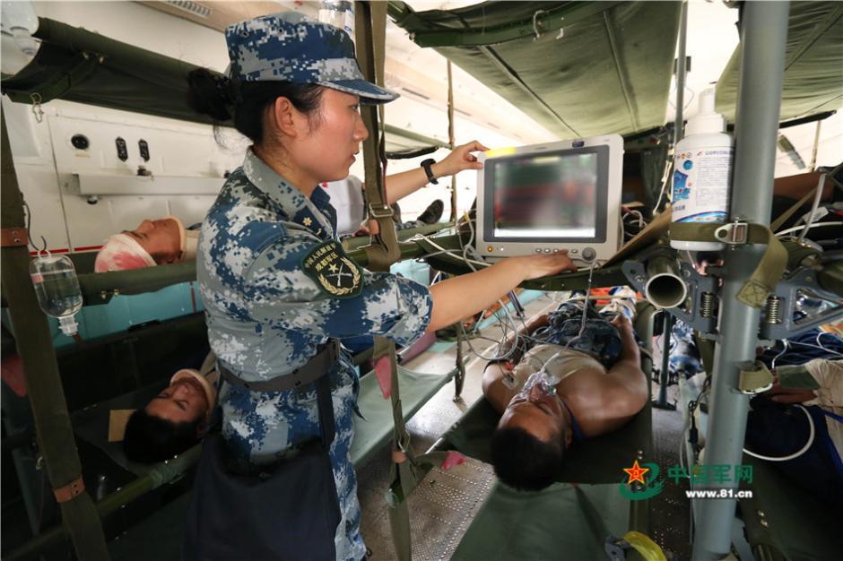 空中急救室：西部战区空军首练多机种救护