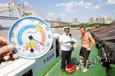 40℃高温算啥？看229℃在飞机发动机旁工作(图)