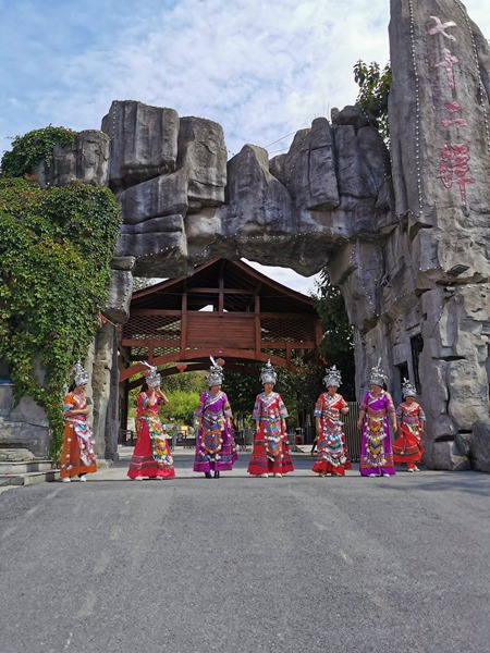 老家河南媒体南阳采风行走进七十二潭景区