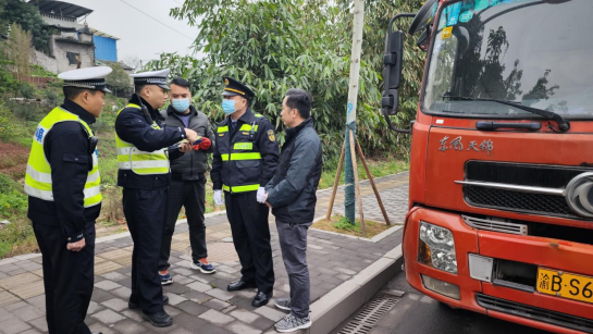 【原创】重庆九龙坡交巡警：多措并举 筑牢农村交通安全“防火墙”_fororder_微信图片_20230301135704