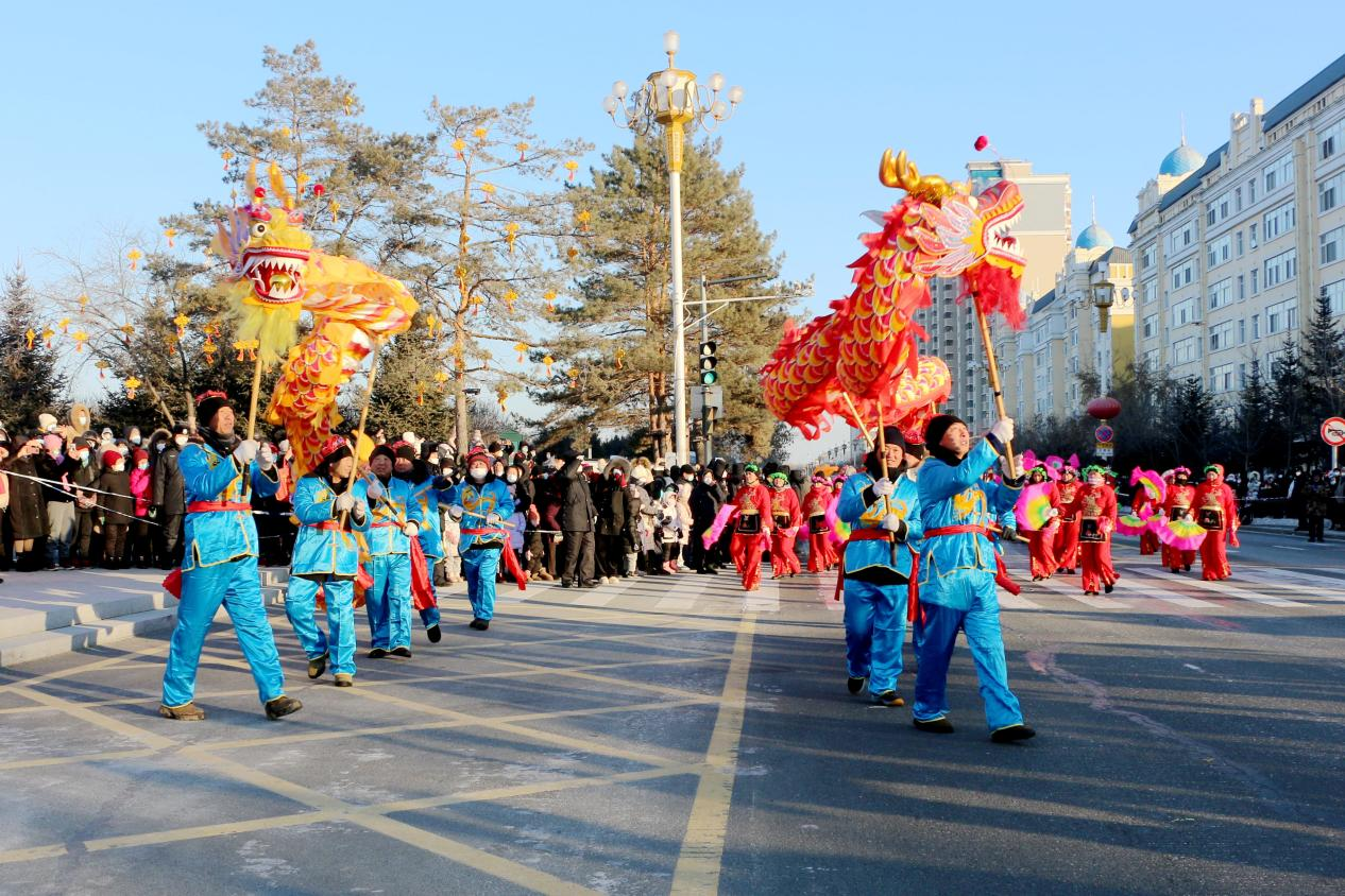 喜庆秧歌、炫彩焰火、璀璨灯会 黑河市爱辉区好戏连台闹元宵_fororder_图片3