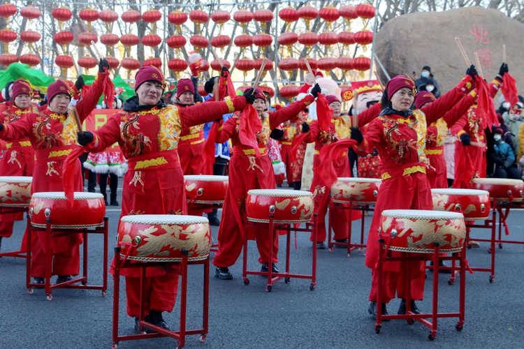 喜庆秧歌、炫彩焰火、璀璨灯会 黑河市爱辉区好戏连台闹元宵_fororder_图片2