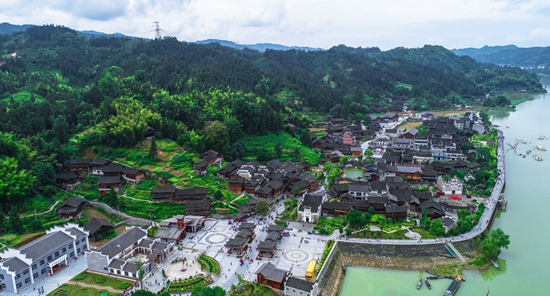 （供稿）贵州天柱：三门塘非遗文化激发旅游 “新活力”_fororder_国家级3A景区三门塘全景。