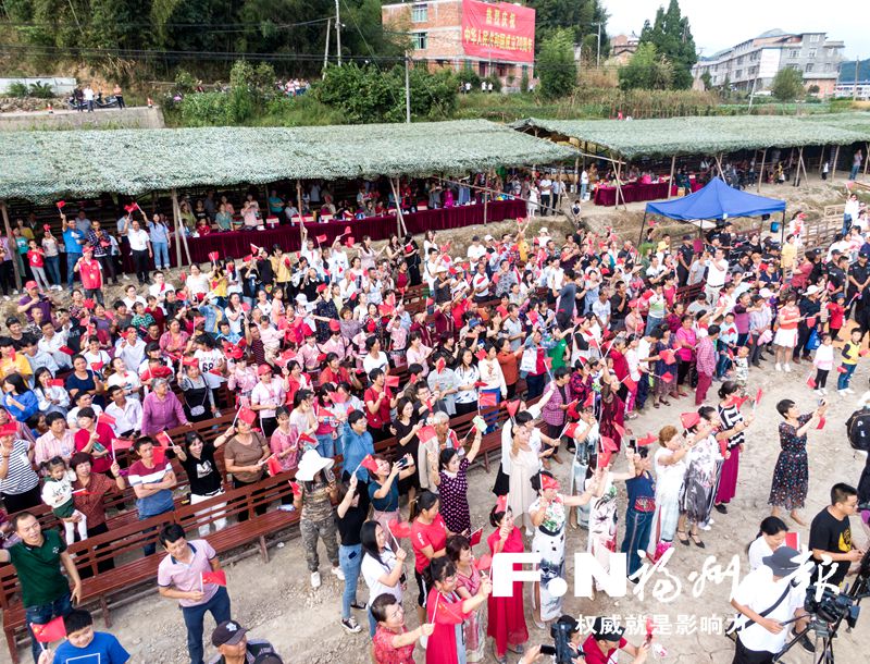 稻花香里庆丰年 “红”土地上谱新篇